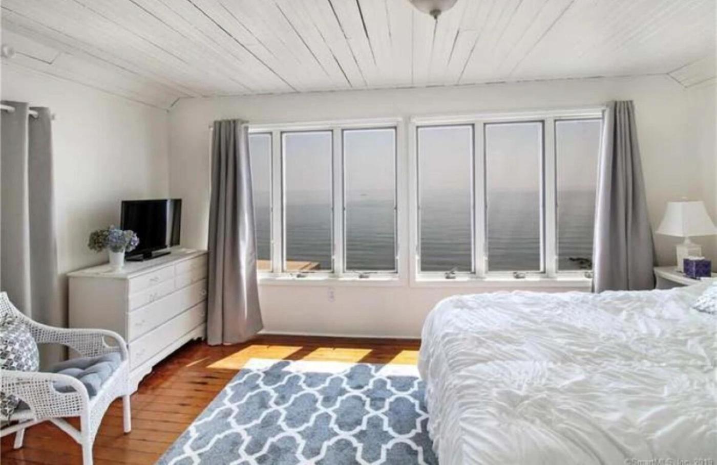 Cozy Beach - Direct Waterfront! East Haven Екстериор снимка
